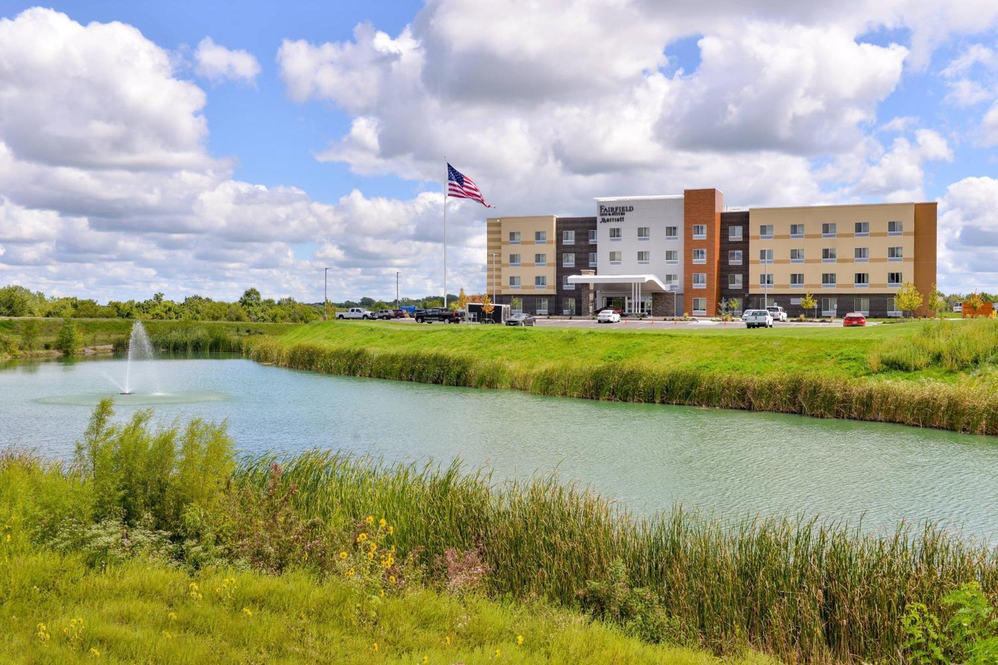 Fairfield Inn & Suites By Marriott Warrensburg Extérieur photo